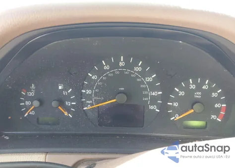 2001 Mercedes-Benz E 320 from USA, damaged, VIN WDBJF65JX1B359352